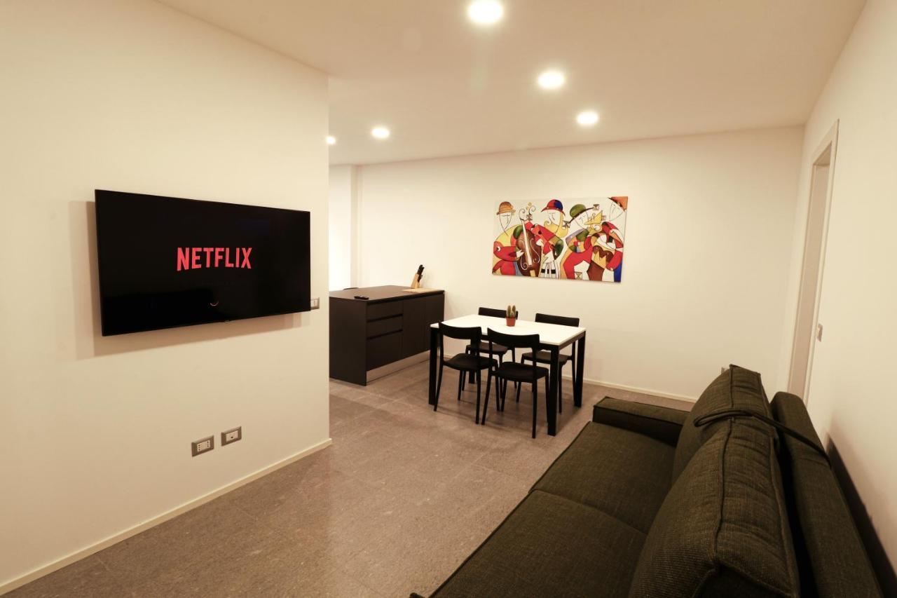 Hosting Studio - 2 Sondrio Exterior foto